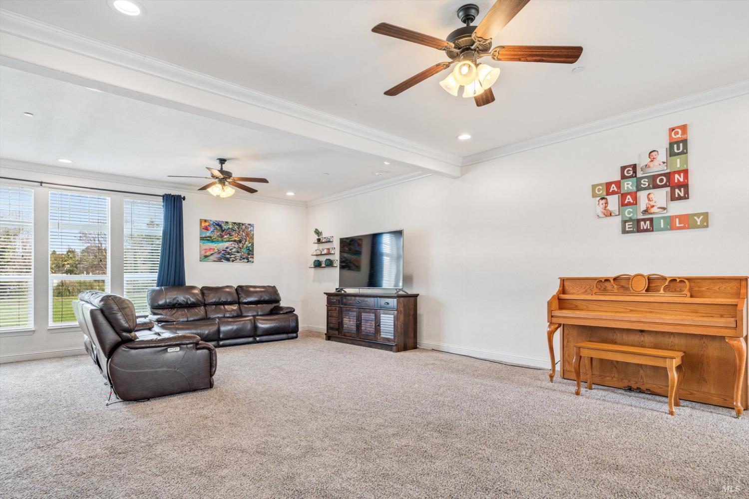 Detail Gallery Image 12 of 38 For 1707 Weiss Ln, Penngrove,  CA 94951 - 5 Beds | 3 Baths