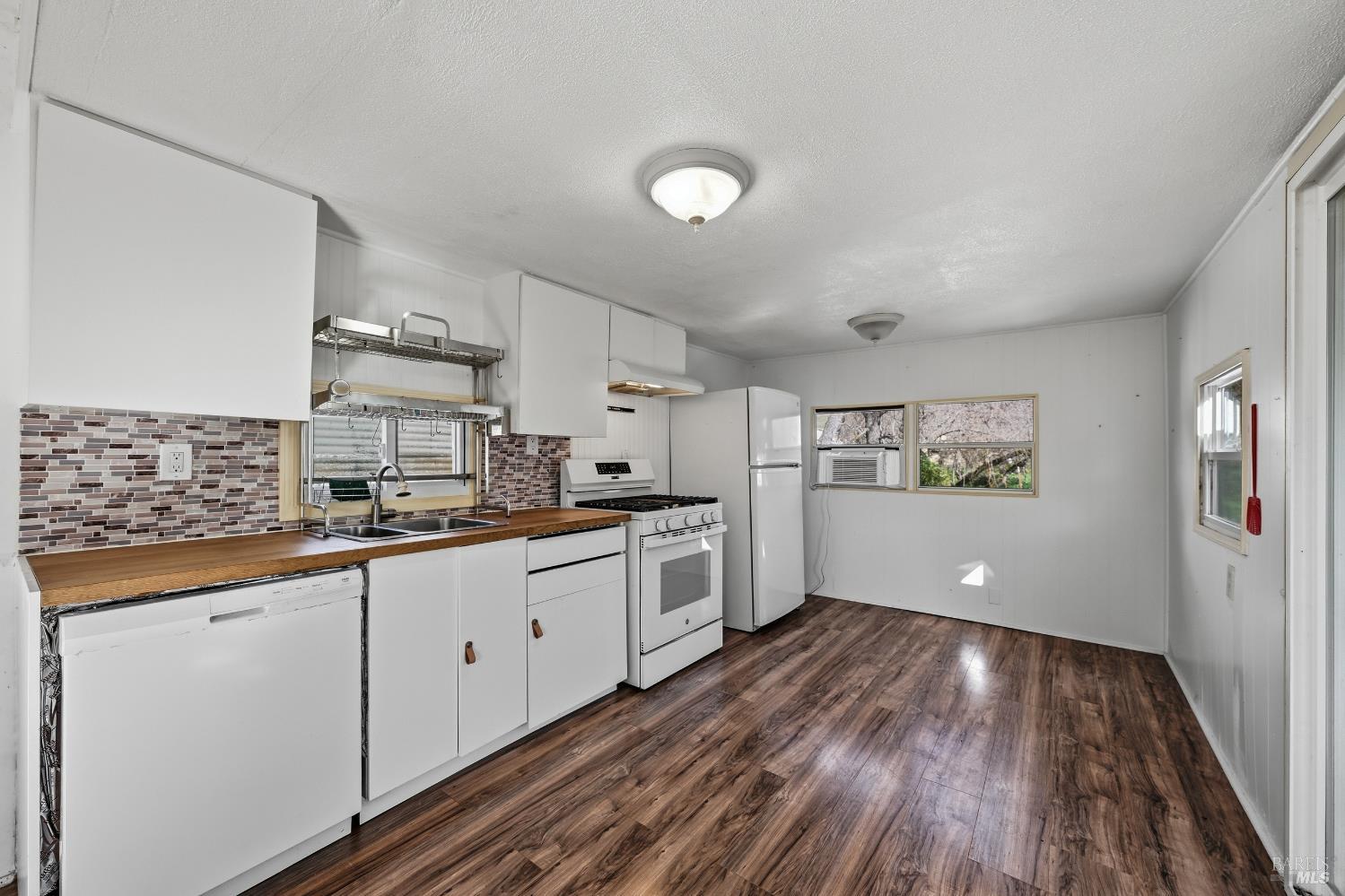 Detail Gallery Image 2 of 30 For 5890 E Highway 20 Hwy 56, Lucerne,  CA 95458 - 1 Beds | 1 Baths