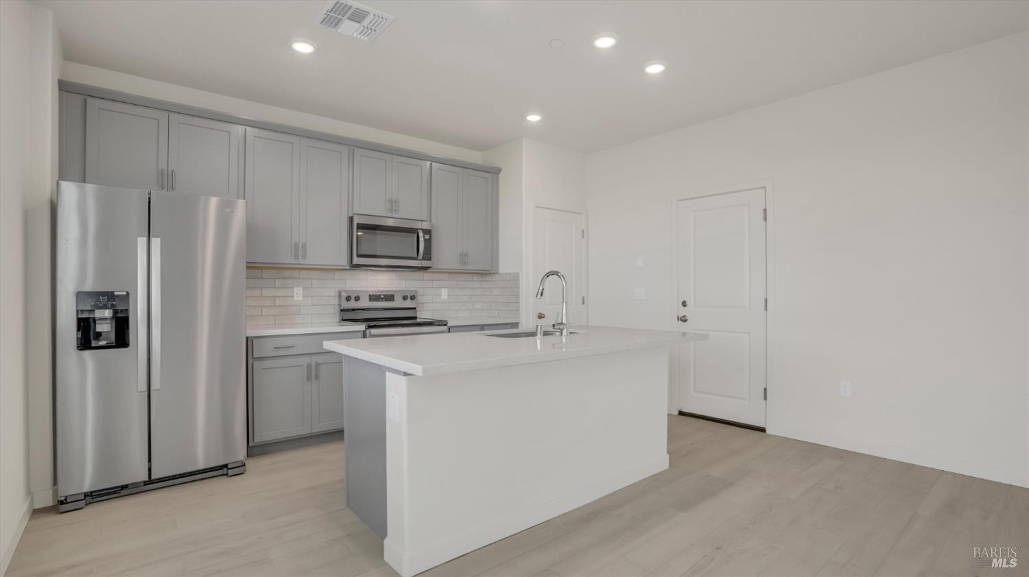 Detail Gallery Image 11 of 42 For 862 Telford Dr, Vacaville,  CA 95687 - 3 Beds | 2/1 Baths