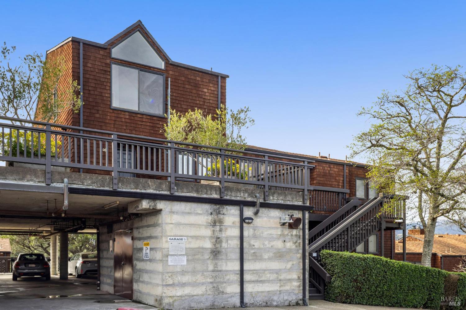 Detail Gallery Image 48 of 51 For 167 Headlands Ct, Sausalito,  CA 94965 - 2 Beds | 2/1 Baths