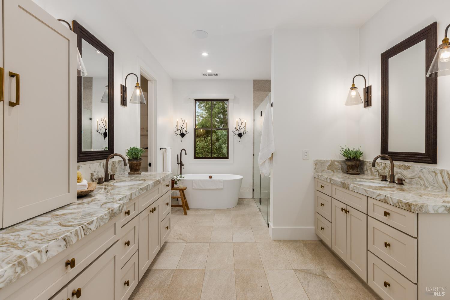 Detail Gallery Image 12 of 40 For 6476 Red Winery Rd, Geyserville,  CA 95441 - 3 Beds | 3 Baths