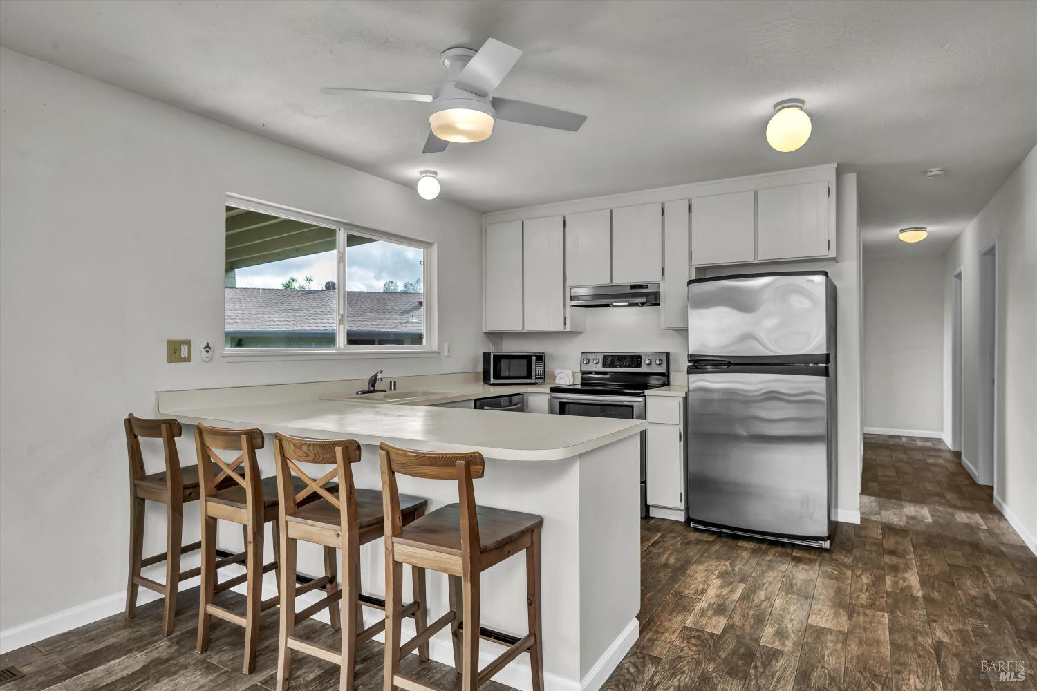 Detail Gallery Image 13 of 47 For 18528 N Shore Dr, Hidden Valley Lake,  CA 95467 - 3 Beds | 3 Baths