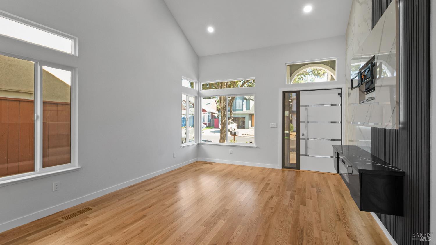 Detail Gallery Image 8 of 48 For 338 Ridgecrest Cir, Suisun City,  CA 94585 - 3 Beds | 2 Baths