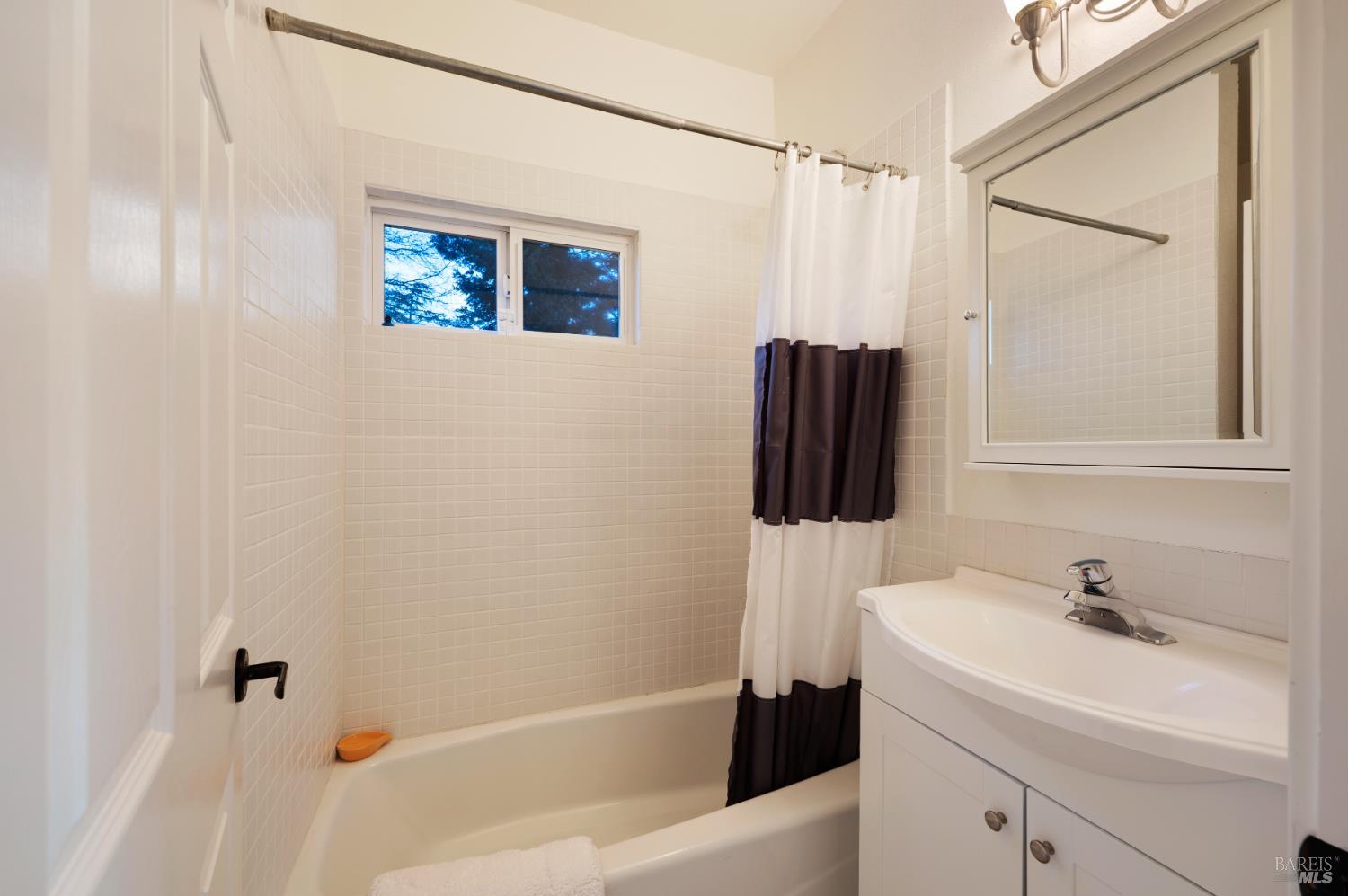 Detail Gallery Image 35 of 51 For 2557 Trinity Rd, Glen Ellen,  CA 95442 - 4 Beds | 5/1 Baths