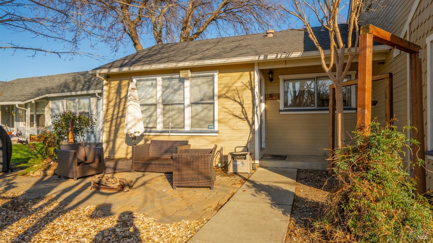 Detail Gallery Image 2 of 24 For 113 Christine Dr, Vacaville,  CA 95687 - 3 Beds | 2 Baths