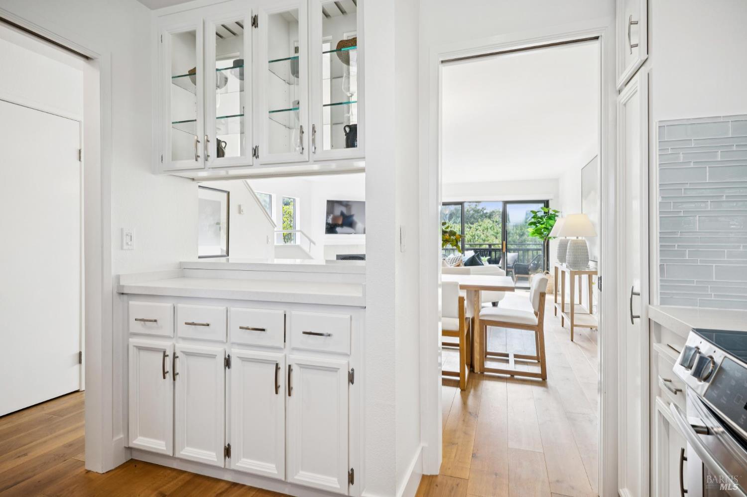 Detail Gallery Image 25 of 51 For 167 Headlands Ct, Sausalito,  CA 94965 - 2 Beds | 2/1 Baths