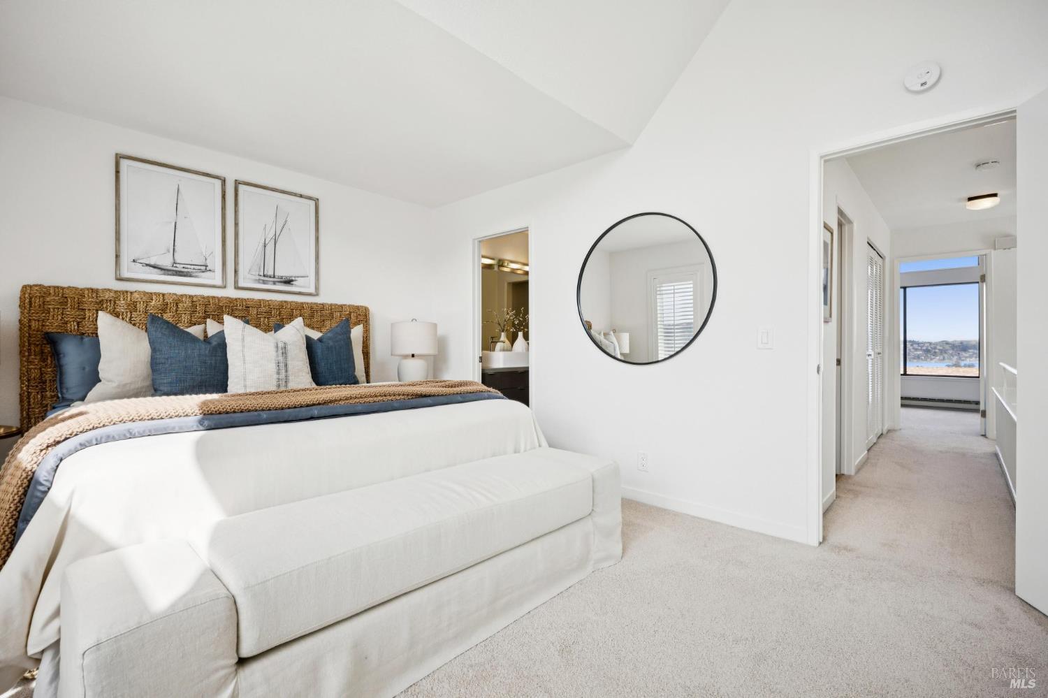 Detail Gallery Image 29 of 51 For 167 Headlands Ct, Sausalito,  CA 94965 - 2 Beds | 2/1 Baths