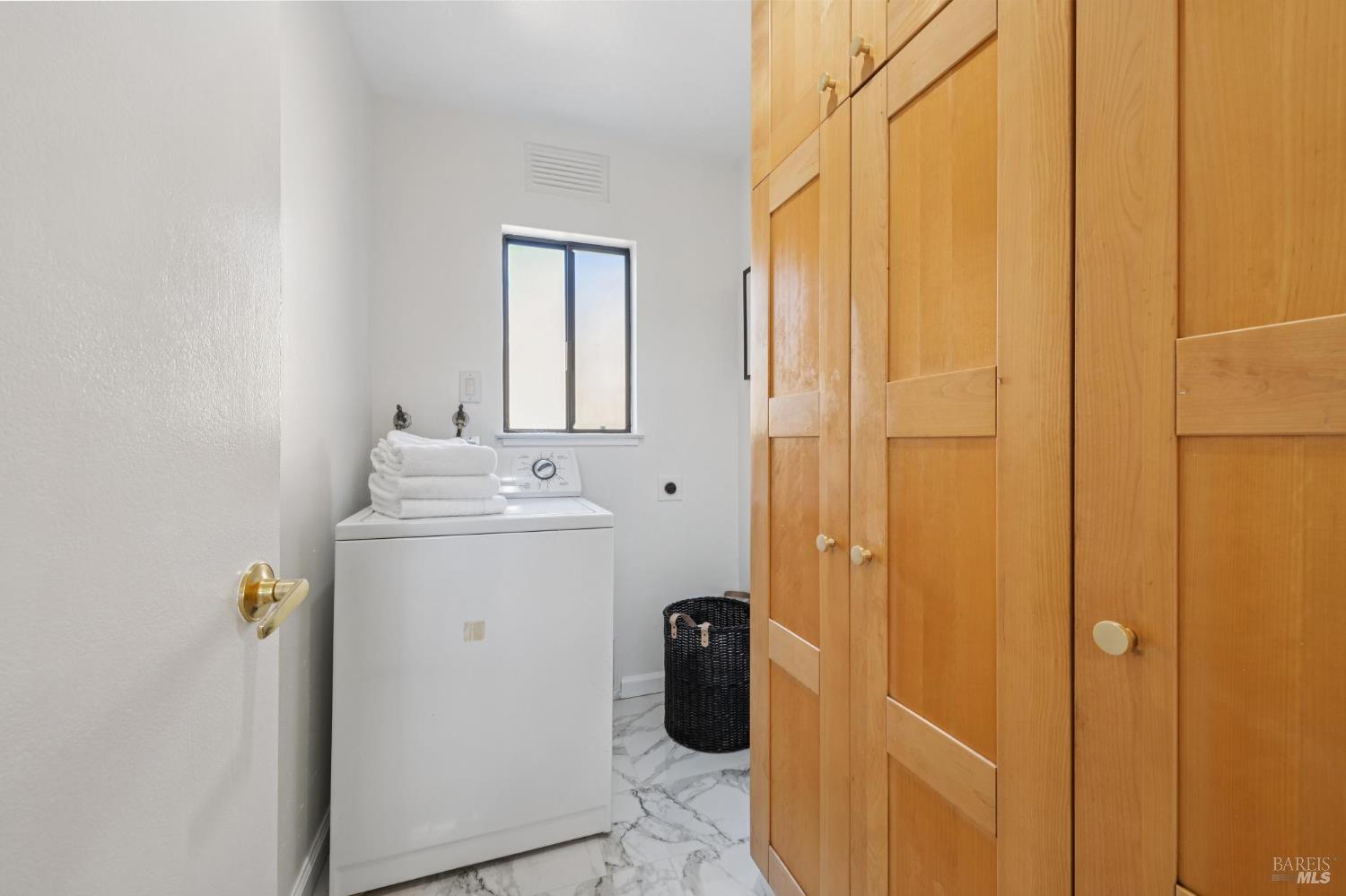 Detail Gallery Image 11 of 32 For 35 Wordsworth Ct, Mill Valley,  CA 94941 - 2 Beds | 1/1 Baths