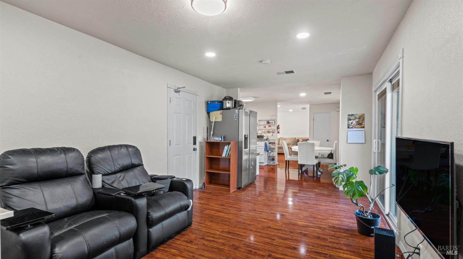 Detail Gallery Image 11 of 24 For 113 Christine Dr, Vacaville,  CA 95687 - 3 Beds | 2 Baths