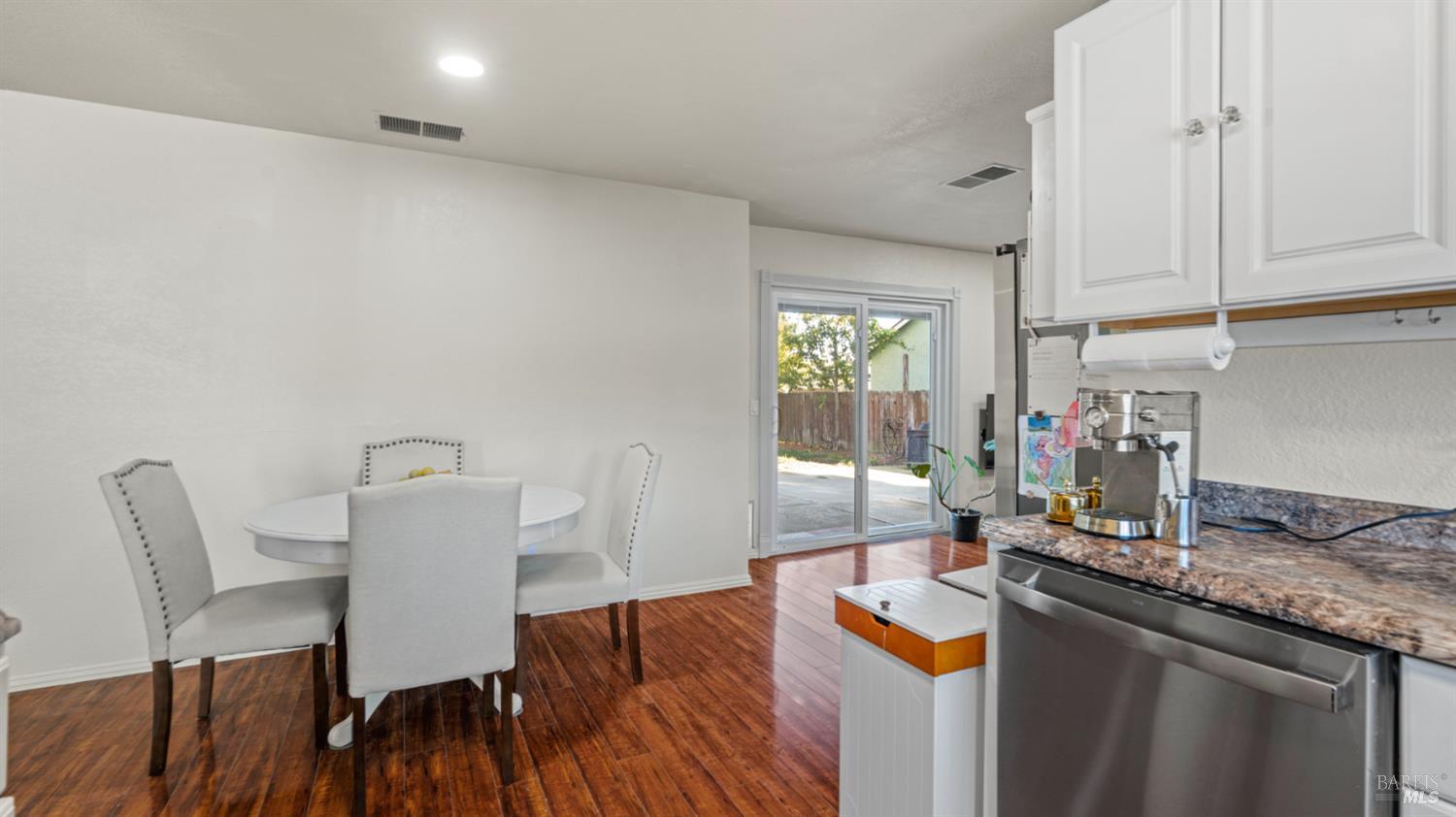 Detail Gallery Image 7 of 24 For 113 Christine Dr, Vacaville,  CA 95687 - 3 Beds | 2 Baths