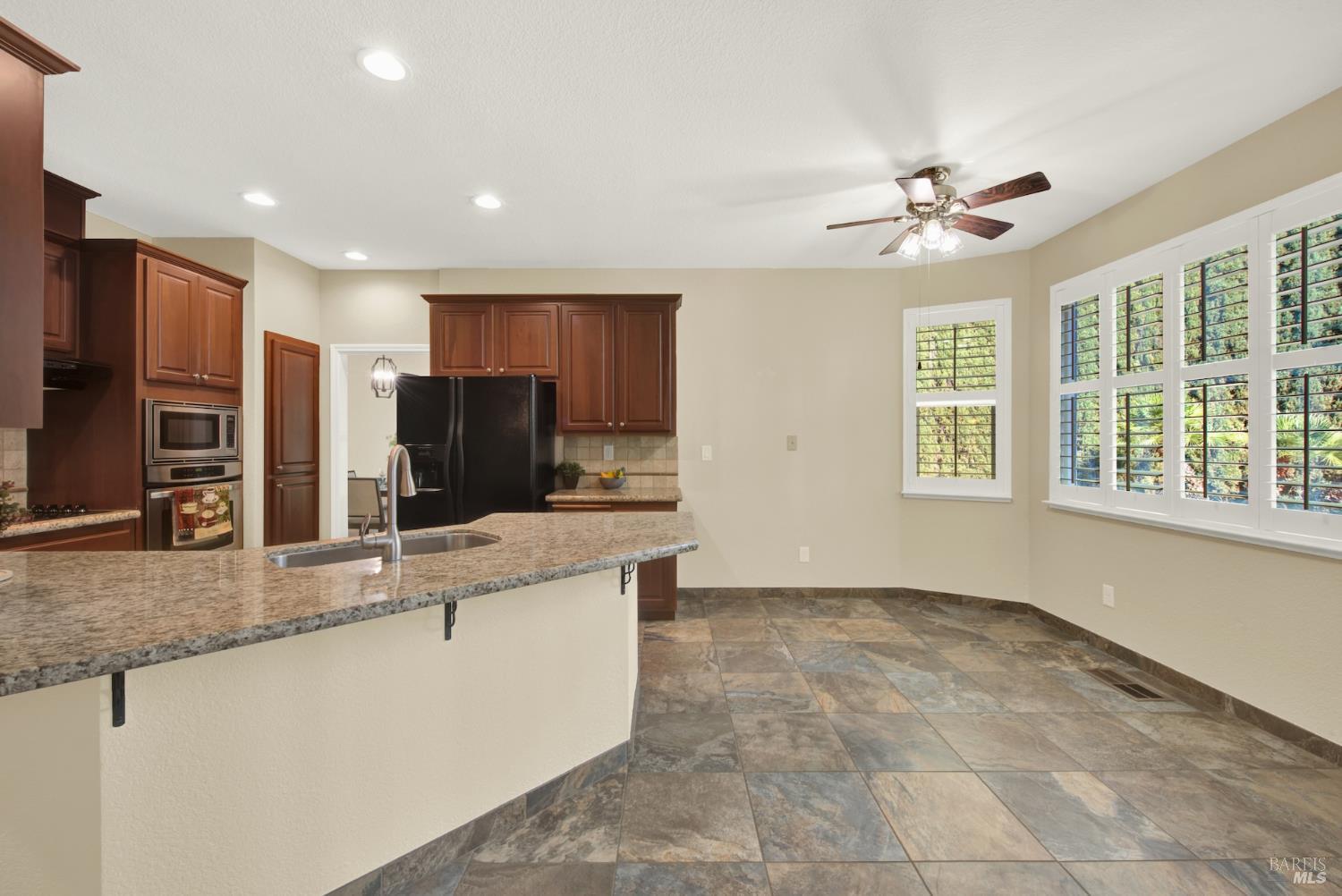 Detail Gallery Image 18 of 60 For 155 Fallen Leaf Dr, Vacaville,  CA 95687 - 4 Beds | 3 Baths