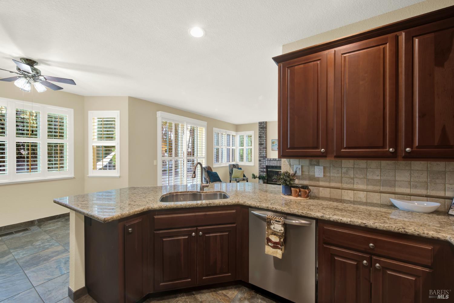 Detail Gallery Image 17 of 60 For 155 Fallen Leaf Dr, Vacaville,  CA 95687 - 4 Beds | 3 Baths