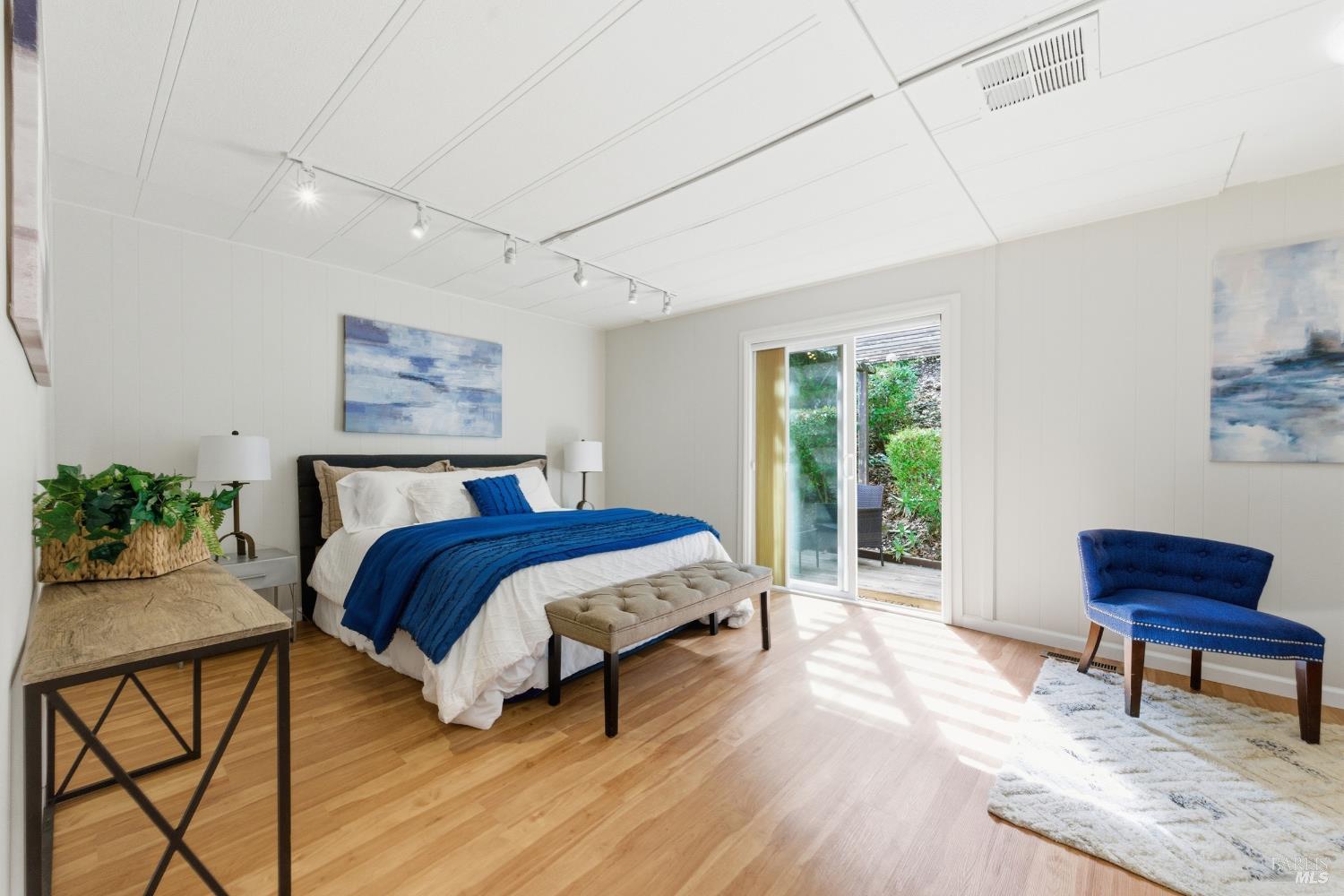 Detail Gallery Image 4 of 58 For 15 Scenic Dr, Novato,  CA 94949 - 2 Beds | 2 Baths