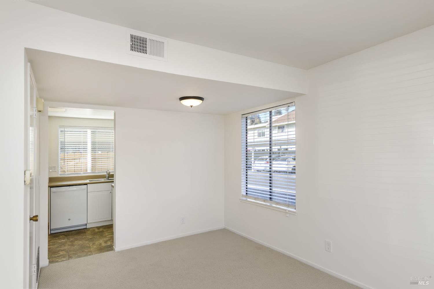 Detail Gallery Image 4 of 21 For 19 Manchester Ct, Novato,  CA 94947 - 2 Beds | 1/1 Baths