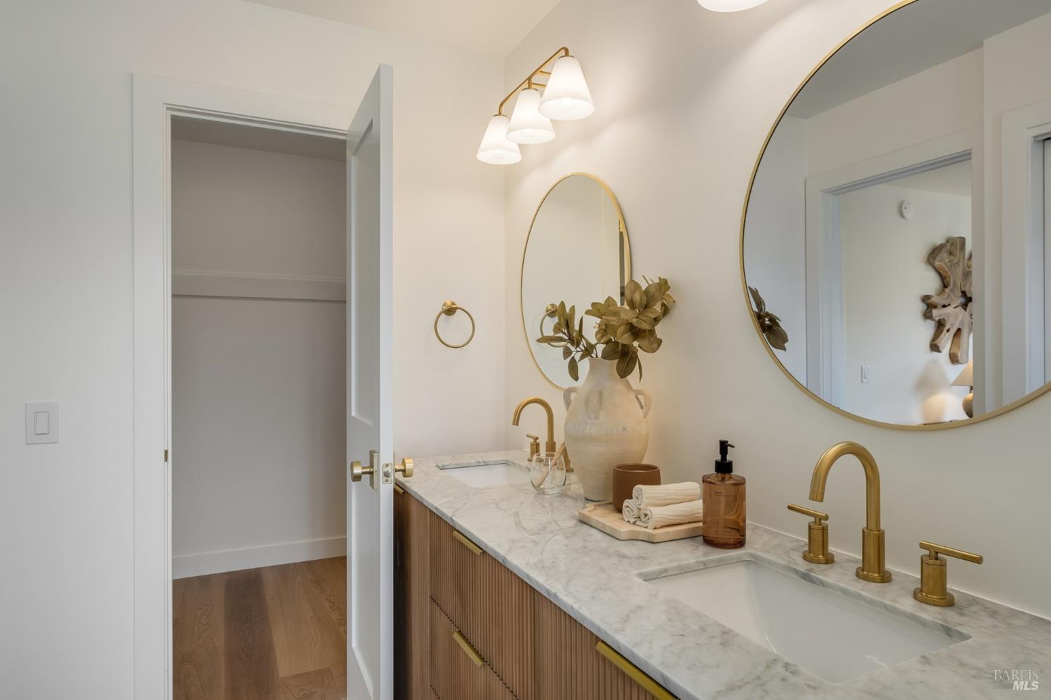 Detail Gallery Image 40 of 92 For 58 Lower North Ter, Tiburon,  CA 94920 - 5 Beds | 3/1 Baths