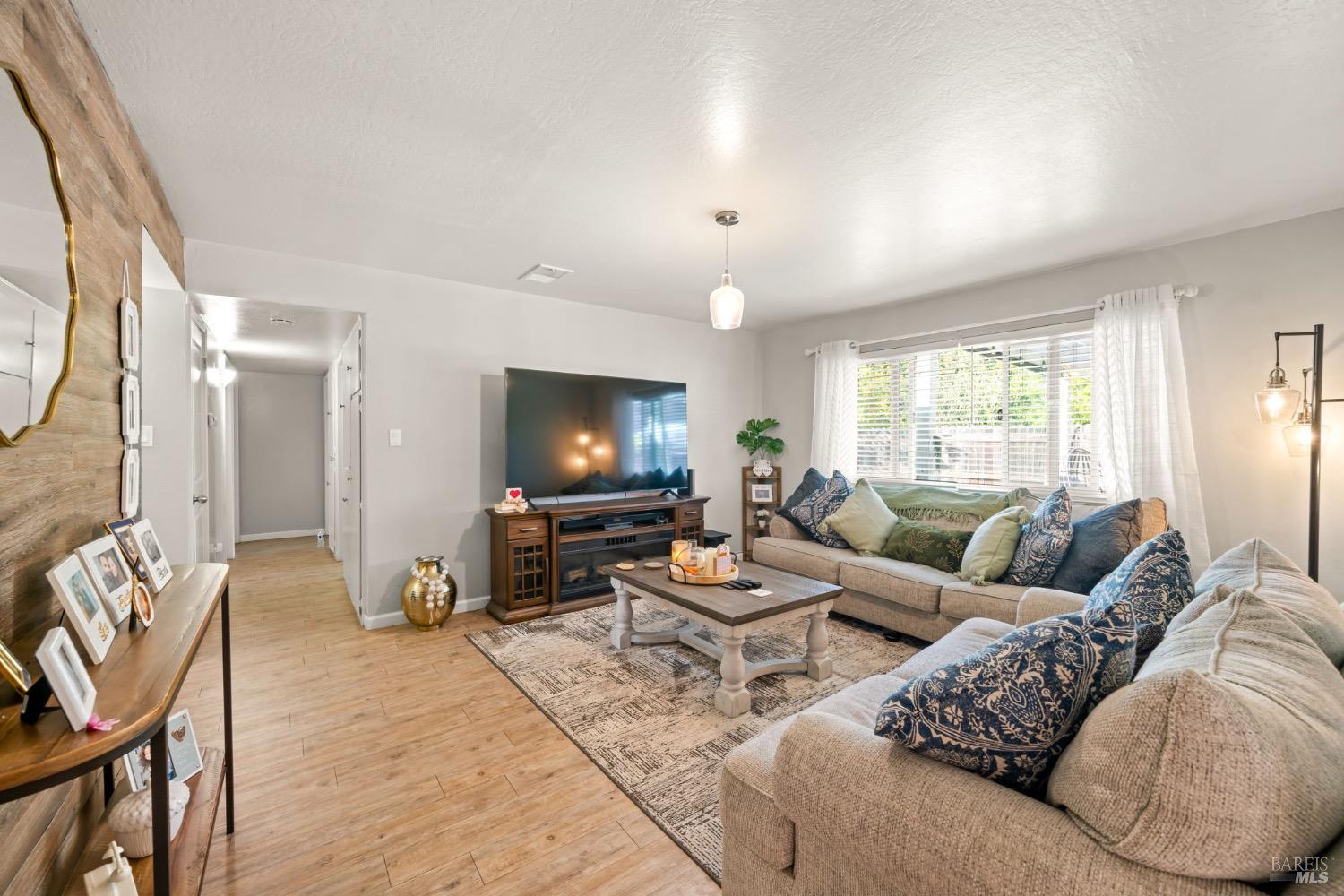 Detail Gallery Image 6 of 30 For 610 Sierra Dr, Dixon,  CA 95620 - 3 Beds | 2 Baths