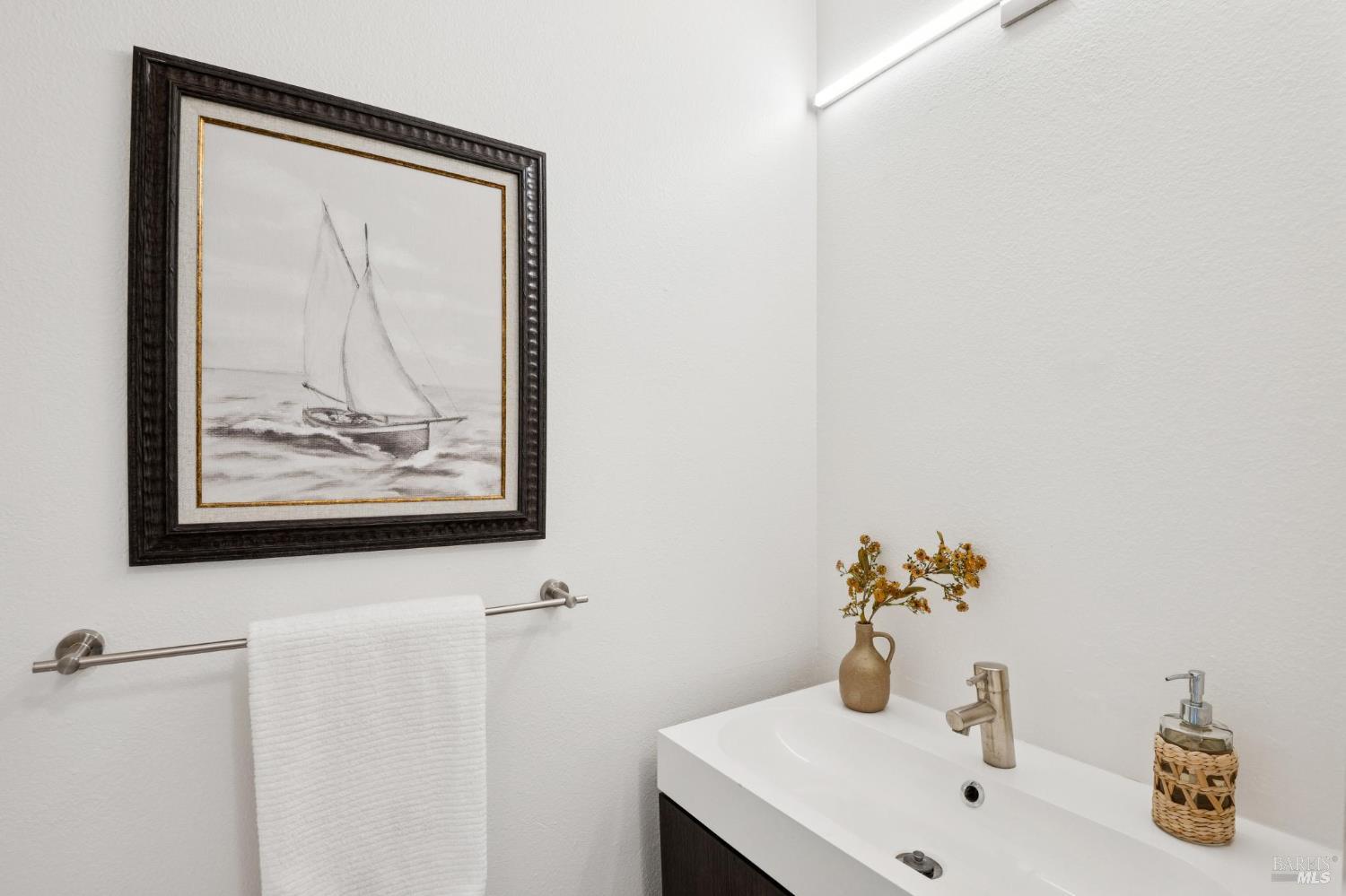 Detail Gallery Image 27 of 51 For 167 Headlands Ct, Sausalito,  CA 94965 - 2 Beds | 2/1 Baths