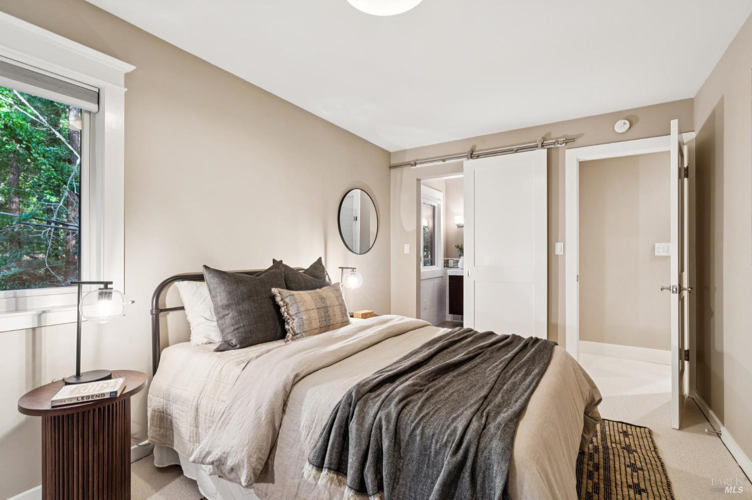 Detail Gallery Image 14 of 24 For 481 Cascade Dr, Mill Valley,  CA 94941 - 4 Beds | 3/1 Baths