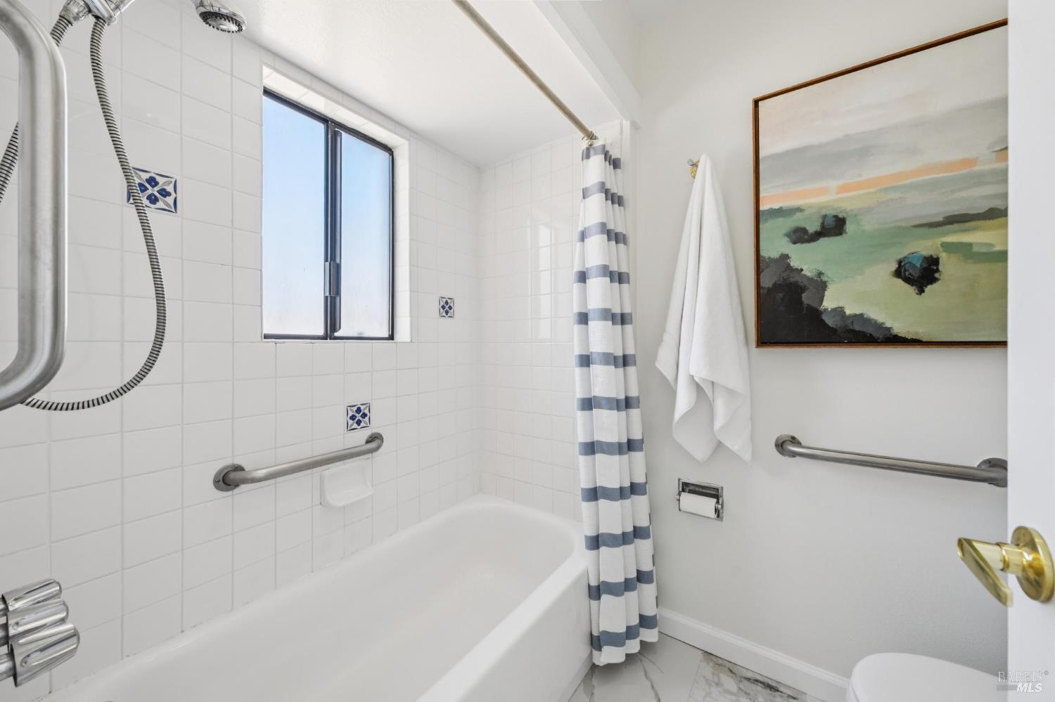 Detail Gallery Image 20 of 32 For 35 Wordsworth Ct, Mill Valley,  CA 94941 - 2 Beds | 1/1 Baths