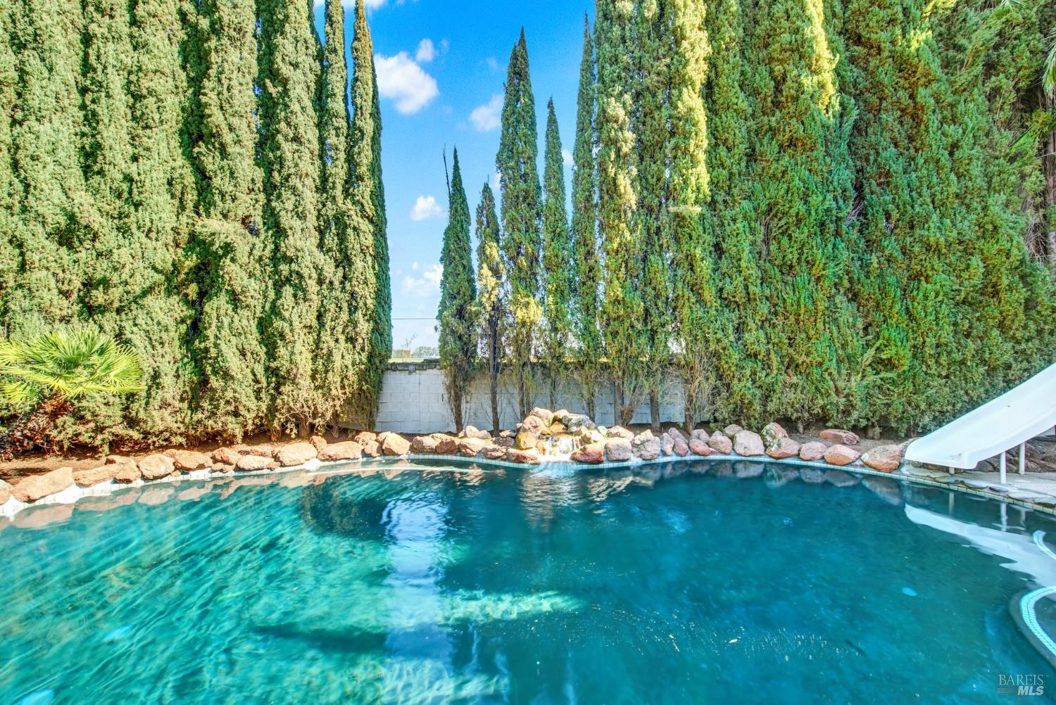 Detail Gallery Image 45 of 60 For 155 Fallen Leaf Dr, Vacaville,  CA 95687 - 4 Beds | 3 Baths