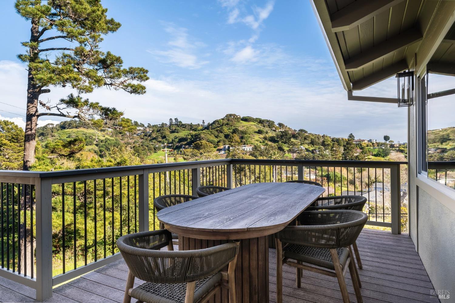 Detail Gallery Image 60 of 92 For 58 Lower North Ter, Tiburon,  CA 94920 - 5 Beds | 3/1 Baths