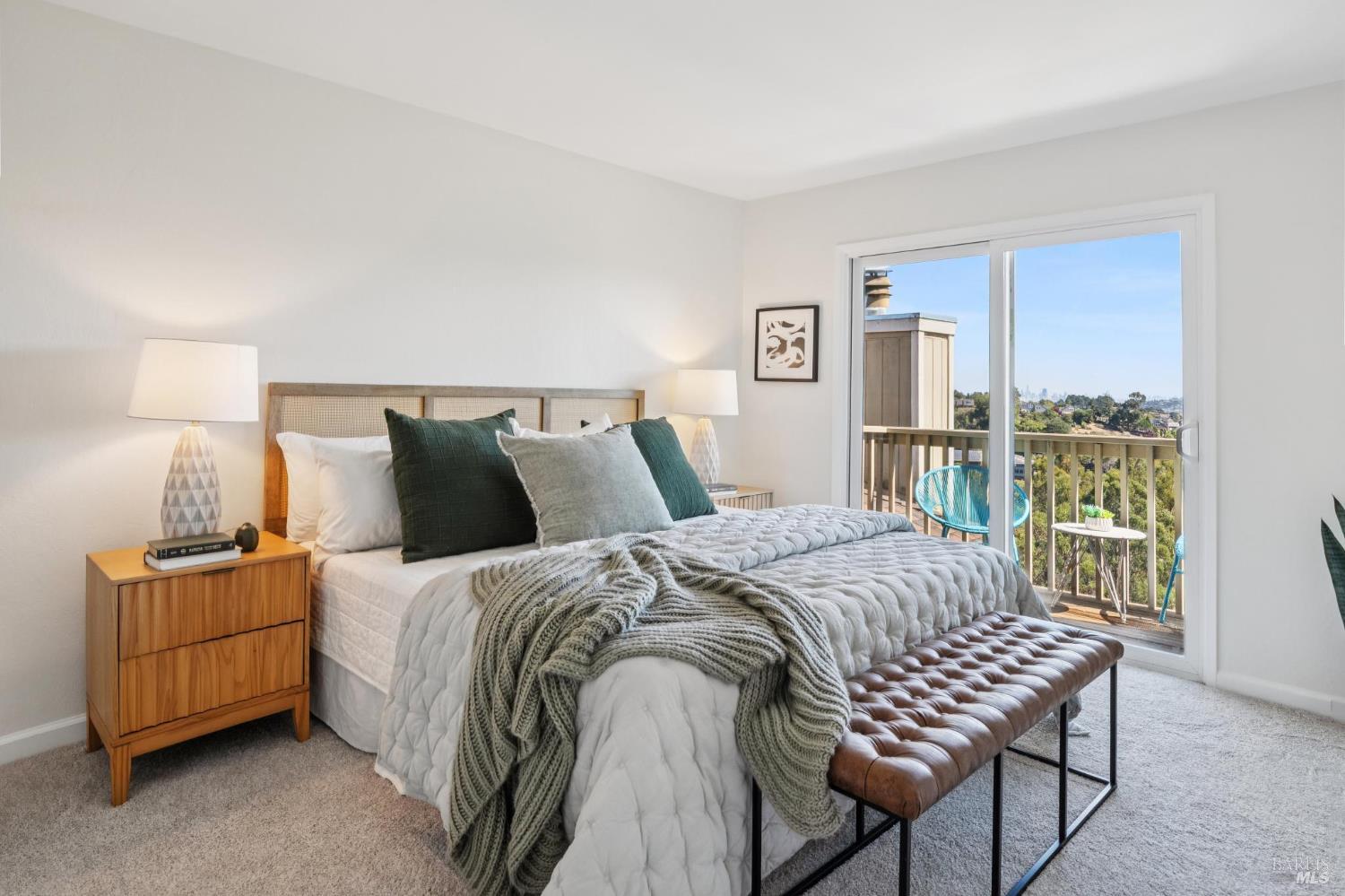 Detail Gallery Image 16 of 32 For 35 Wordsworth Ct, Mill Valley,  CA 94941 - 2 Beds | 1/1 Baths