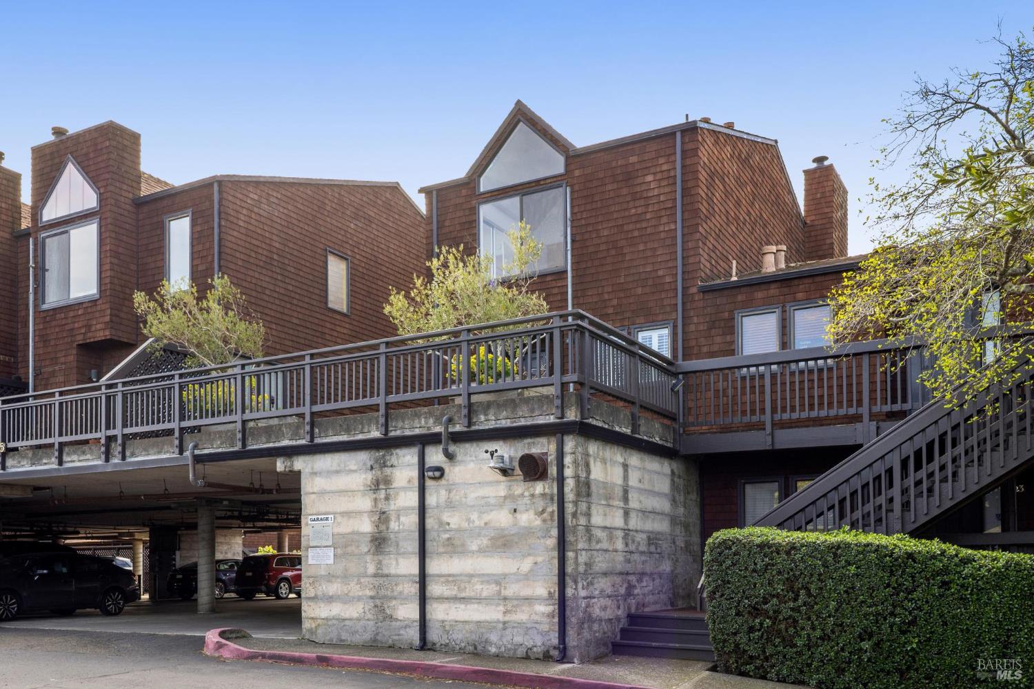 Detail Gallery Image 49 of 51 For 167 Headlands Ct, Sausalito,  CA 94965 - 2 Beds | 2/1 Baths