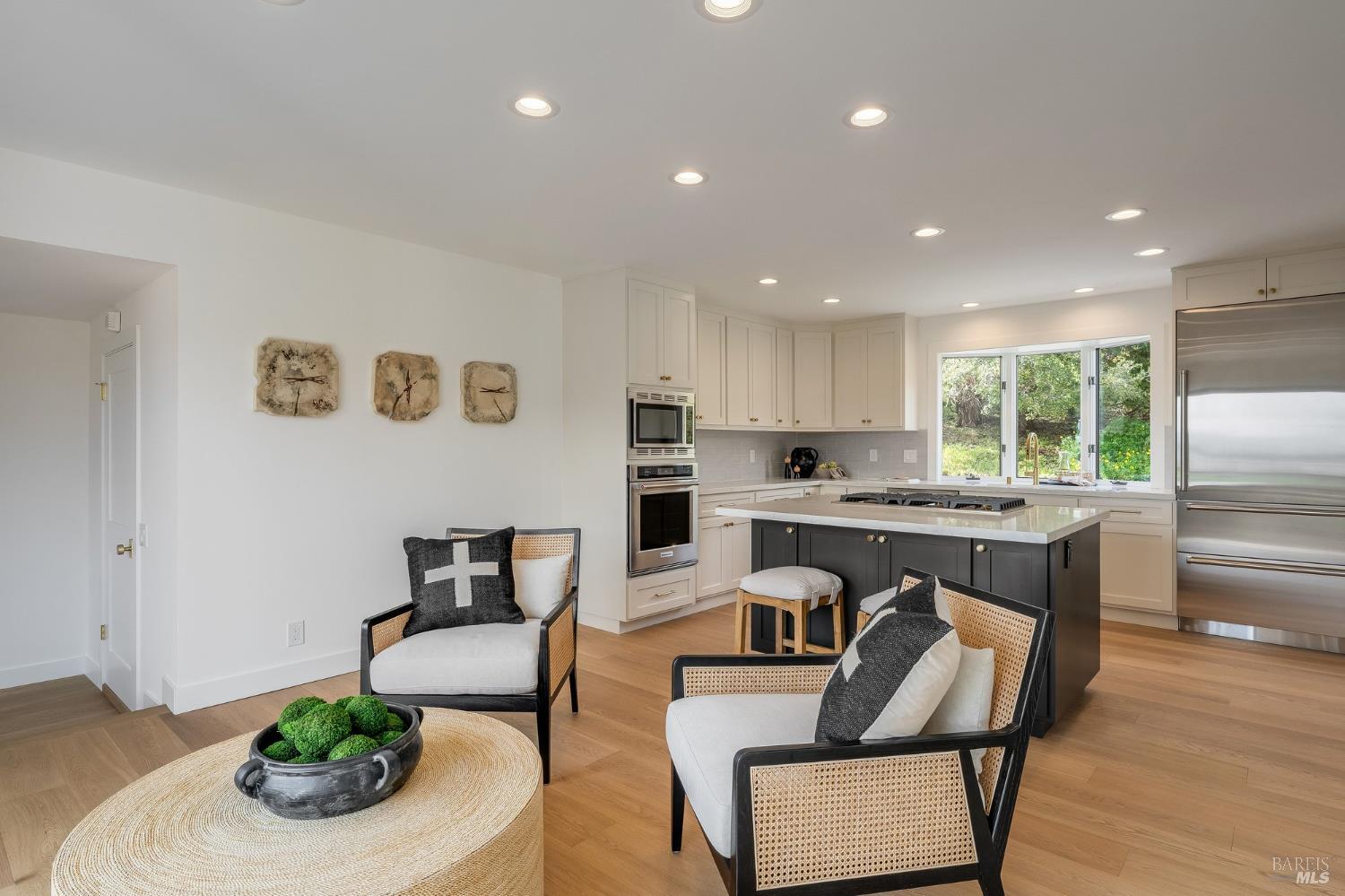 Detail Gallery Image 13 of 92 For 58 Lower North Ter, Tiburon,  CA 94920 - 5 Beds | 3/1 Baths