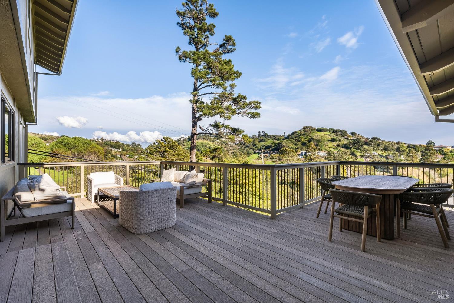 Detail Gallery Image 58 of 92 For 58 Lower North Ter, Tiburon,  CA 94920 - 5 Beds | 3/1 Baths