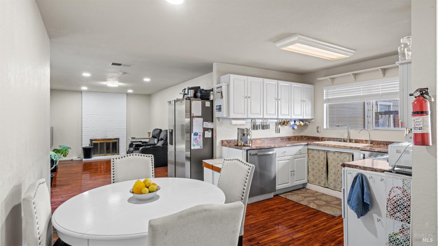 Detail Gallery Image 5 of 24 For 113 Christine Dr, Vacaville,  CA 95687 - 3 Beds | 2 Baths