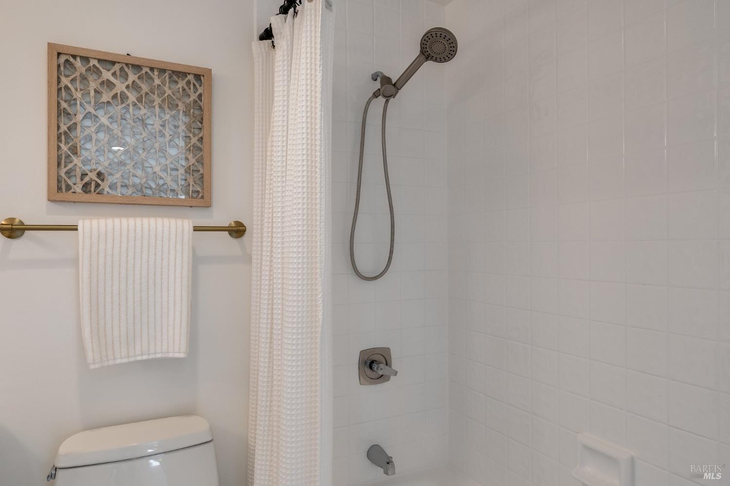 Detail Gallery Image 53 of 92 For 58 Lower North Ter, Tiburon,  CA 94920 - 5 Beds | 3/1 Baths