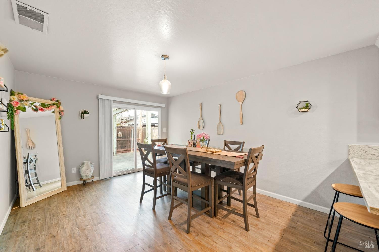 Detail Gallery Image 8 of 30 For 610 Sierra Dr, Dixon,  CA 95620 - 3 Beds | 2 Baths