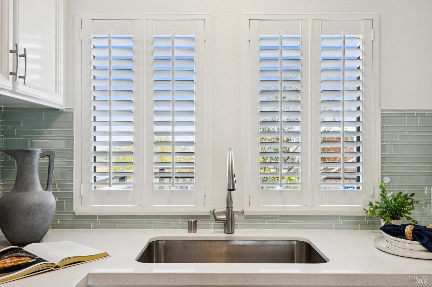 Detail Gallery Image 24 of 51 For 167 Headlands Ct, Sausalito,  CA 94965 - 2 Beds | 2/1 Baths