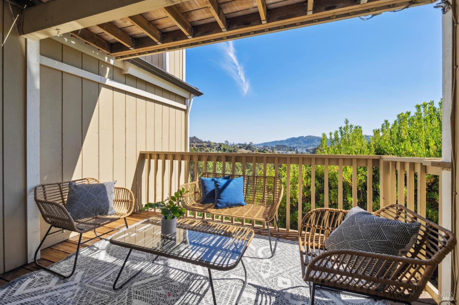 Detail Gallery Image 6 of 32 For 35 Wordsworth Ct, Mill Valley,  CA 94941 - 2 Beds | 1/1 Baths