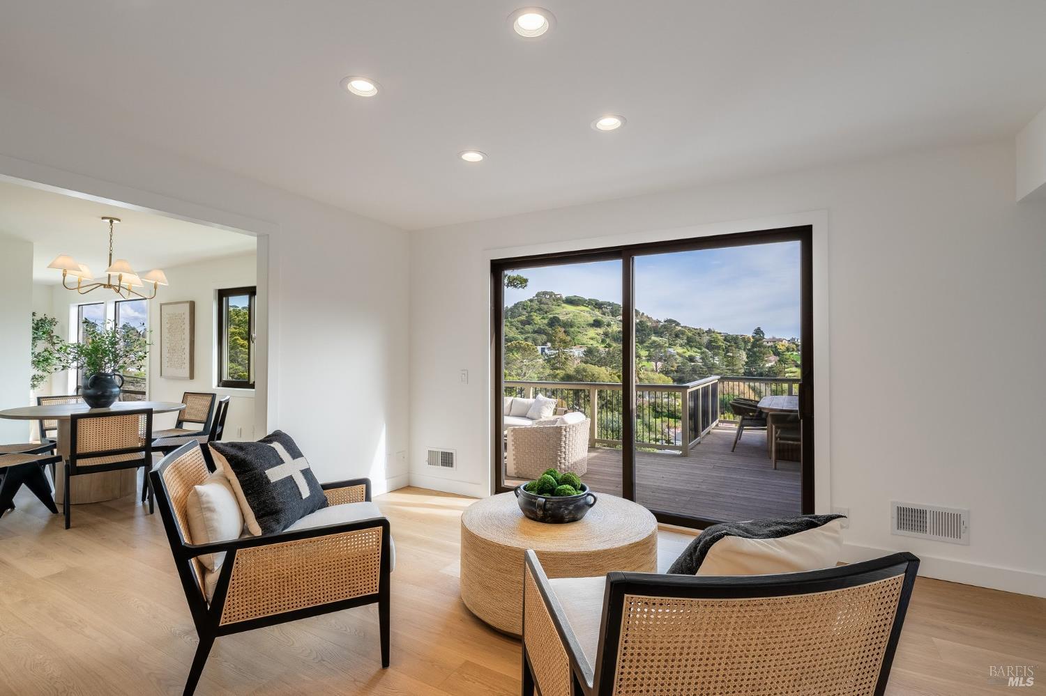 Detail Gallery Image 22 of 92 For 58 Lower North Ter, Tiburon,  CA 94920 - 5 Beds | 3/1 Baths