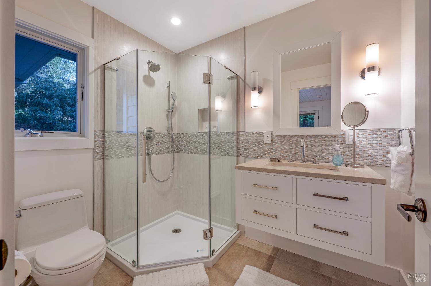 Detail Gallery Image 20 of 51 For 2557 Trinity Rd, Glen Ellen,  CA 95442 - 4 Beds | 5/1 Baths