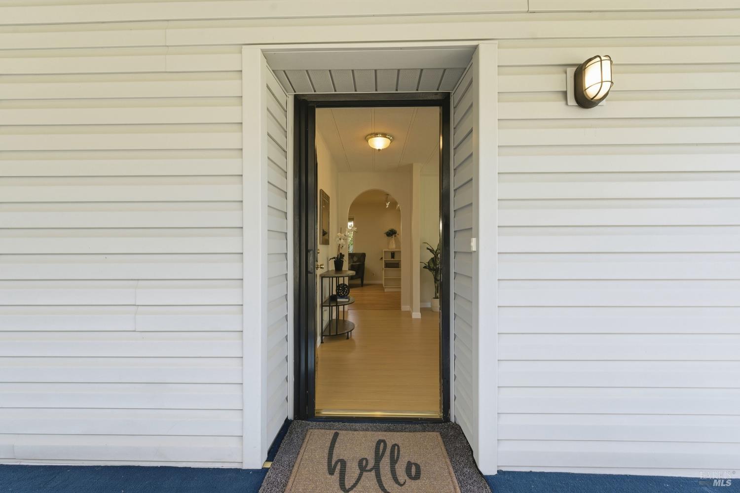 Detail Gallery Image 8 of 58 For 15 Scenic Dr, Novato,  CA 94949 - 2 Beds | 2 Baths