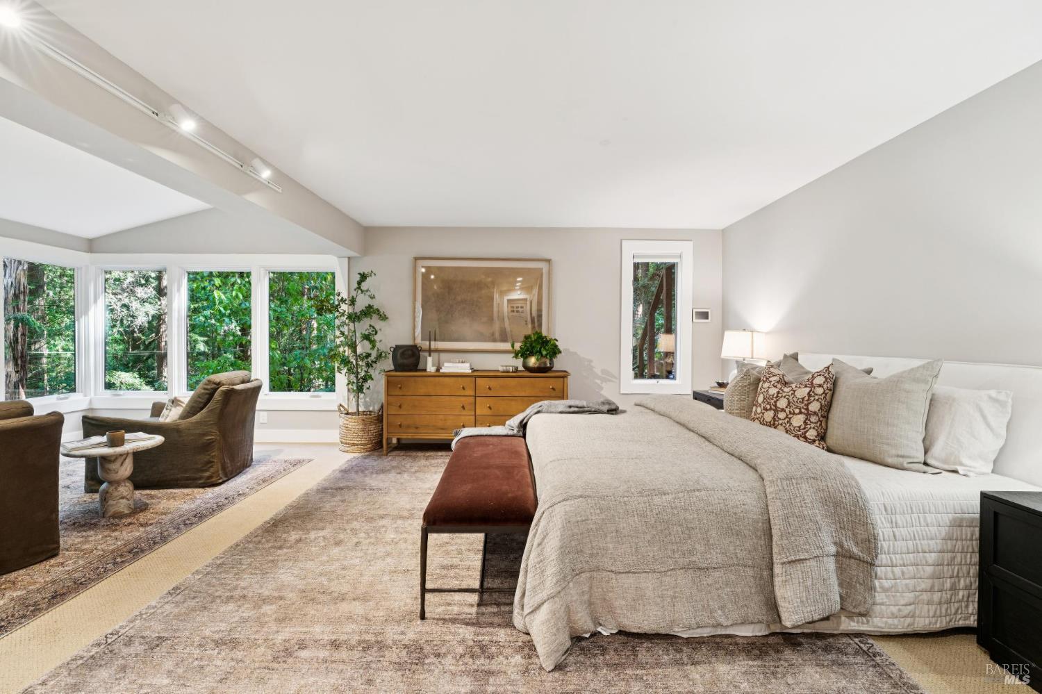 Detail Gallery Image 11 of 24 For 481 Cascade Dr, Mill Valley,  CA 94941 - 4 Beds | 3/1 Baths