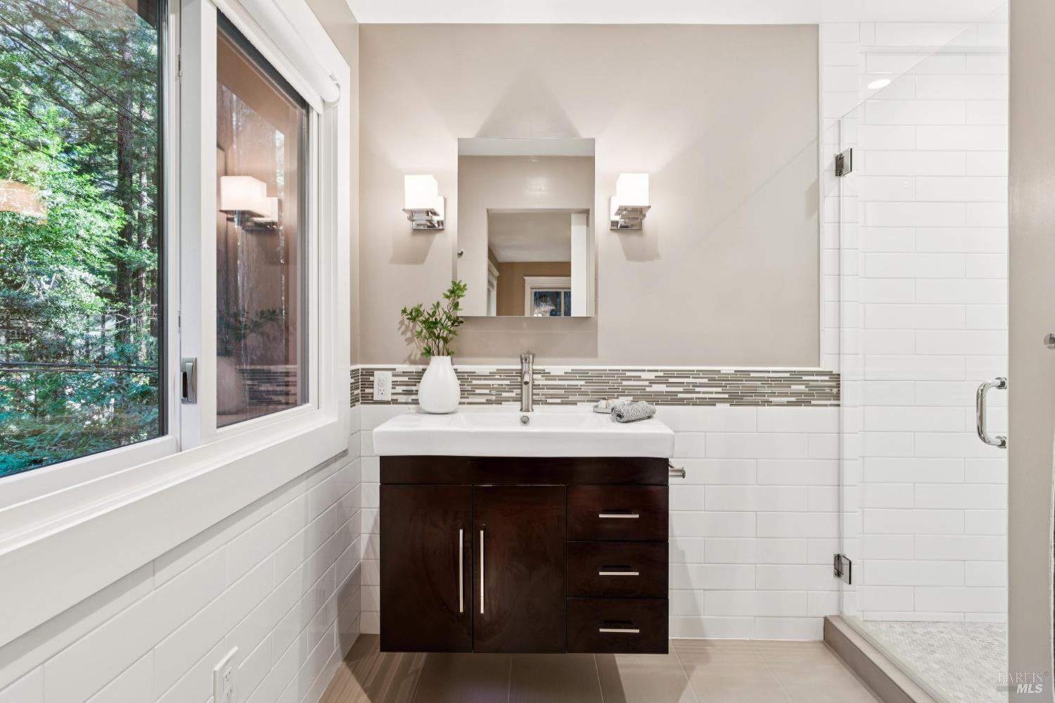 Detail Gallery Image 15 of 24 For 481 Cascade Dr, Mill Valley,  CA 94941 - 4 Beds | 3/1 Baths