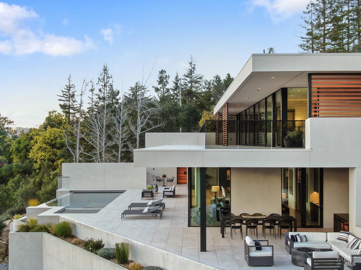 Detail Gallery Image 3 of 29 For 70 Ridgecrest Rd, Kentfield,  CA 94904 - 6 Beds | 6/2 Baths