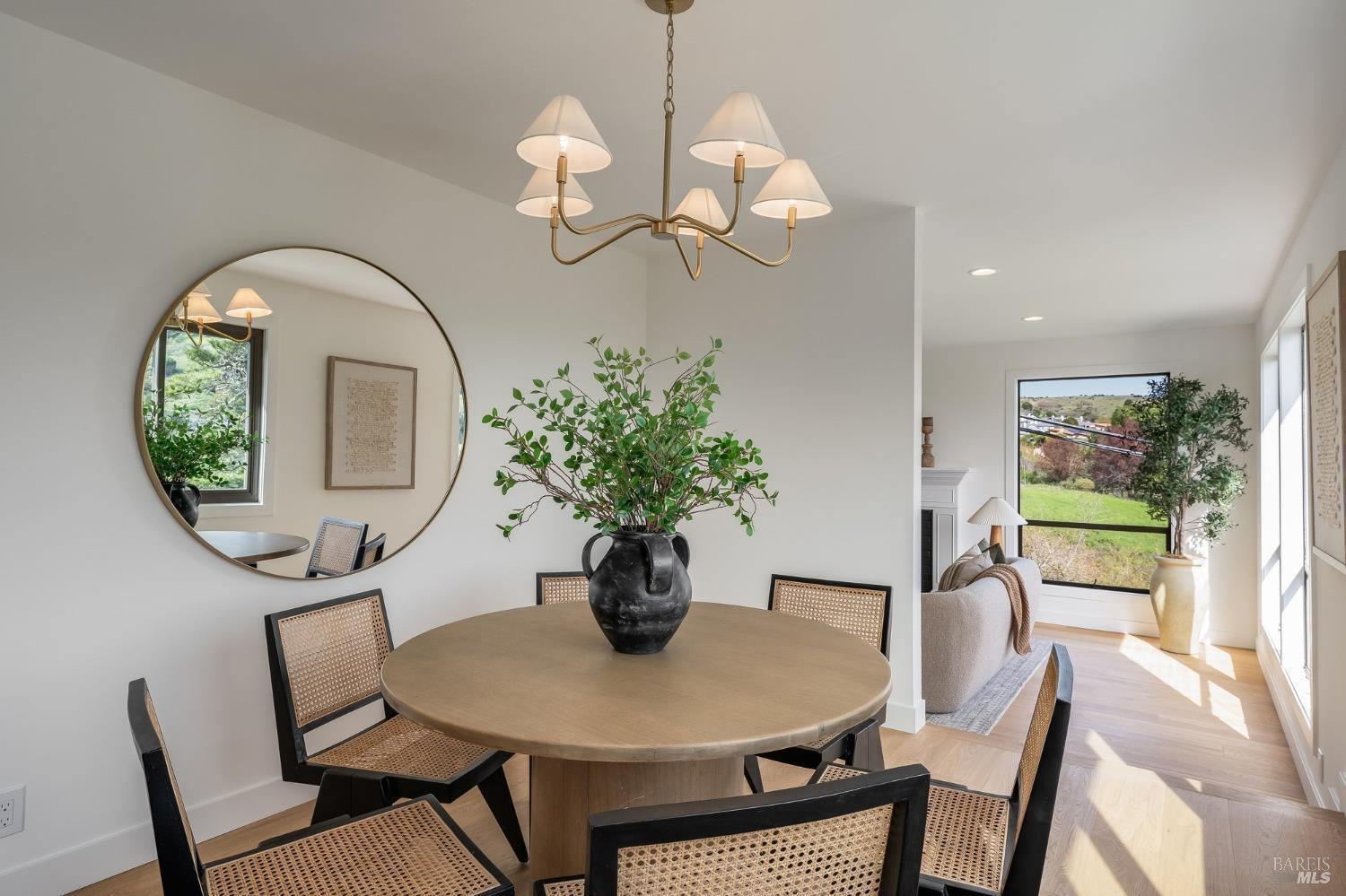 Detail Gallery Image 10 of 92 For 58 Lower North Ter, Tiburon,  CA 94920 - 5 Beds | 3/1 Baths