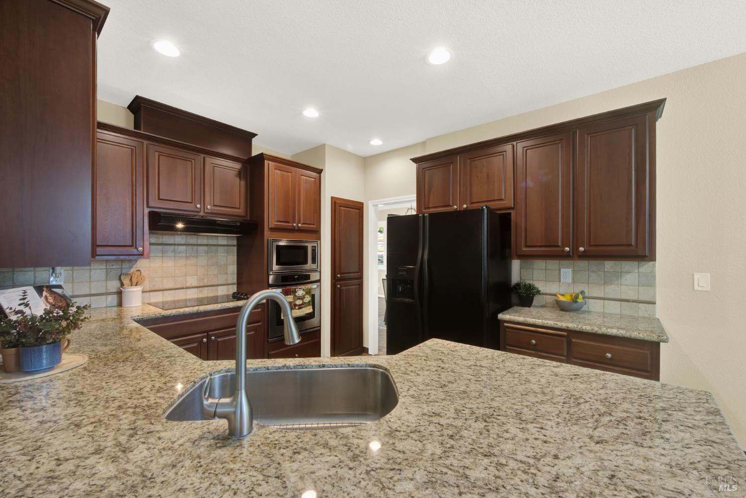 Detail Gallery Image 15 of 60 For 155 Fallen Leaf Dr, Vacaville,  CA 95687 - 4 Beds | 3 Baths