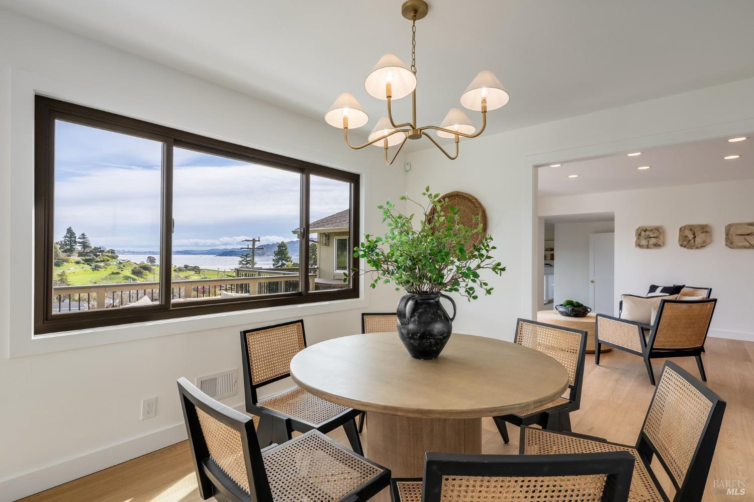 Detail Gallery Image 8 of 92 For 58 Lower North Ter, Tiburon,  CA 94920 - 5 Beds | 3/1 Baths