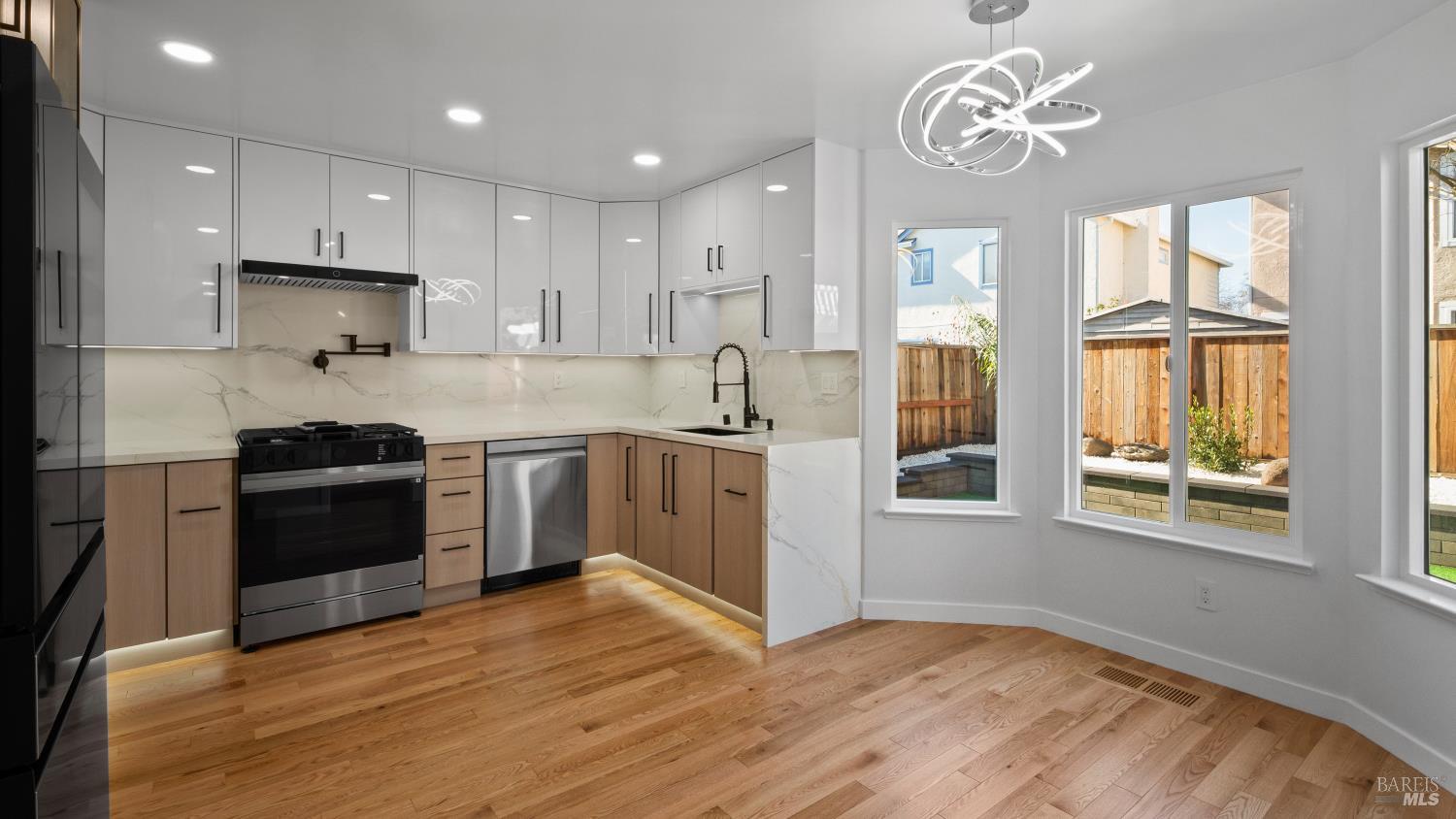 Detail Gallery Image 13 of 48 For 338 Ridgecrest Cir, Suisun City,  CA 94585 - 3 Beds | 2 Baths