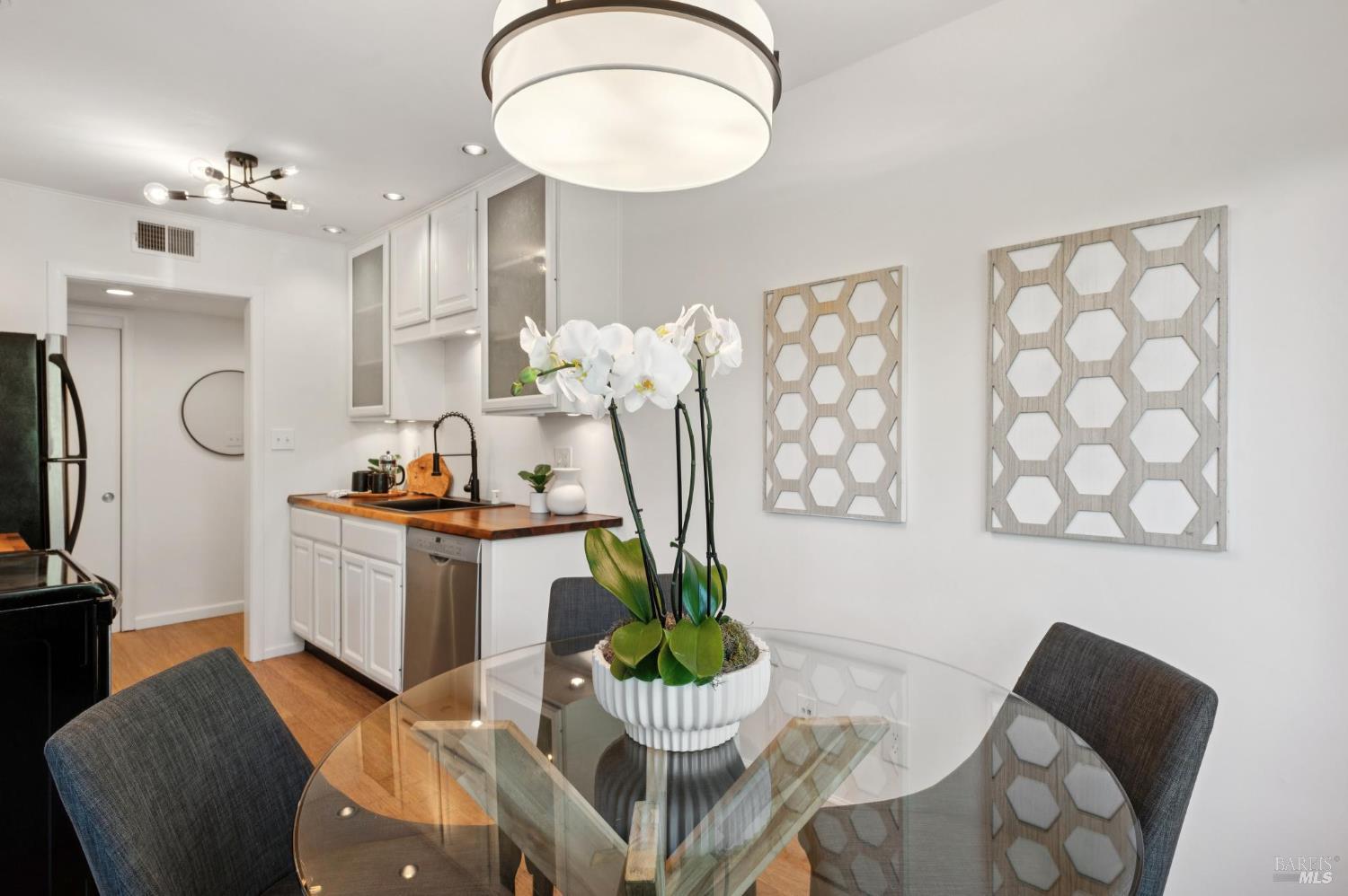 Detail Gallery Image 7 of 19 For 1219 Grand Ave #5,  San Rafael,  CA 94901 - 2 Beds | 1 Baths