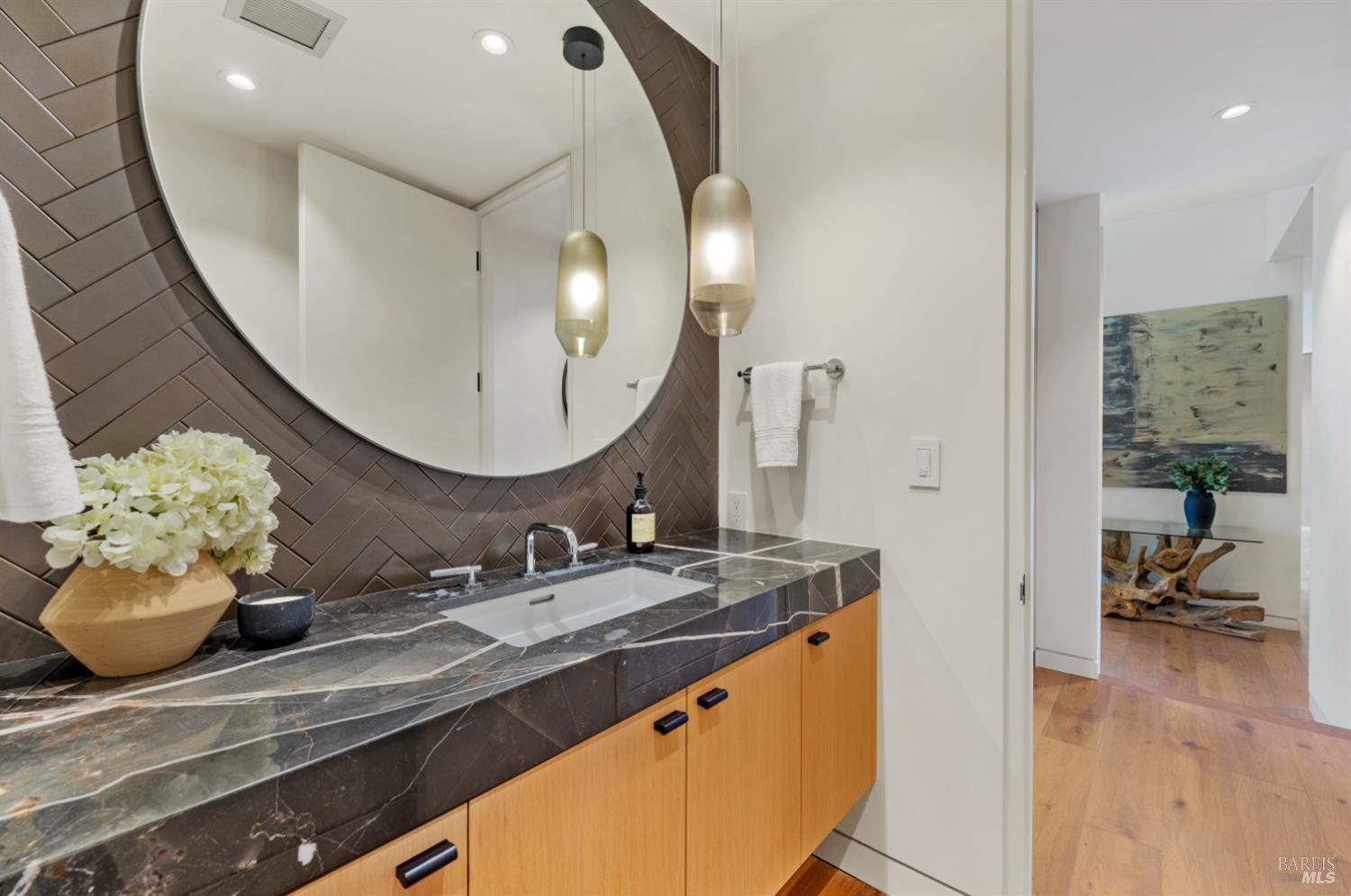 Detail Gallery Image 16 of 76 For 3 Trestle Glen Cir, Tiburon,  CA 94920 - 6 Beds | 6/2 Baths