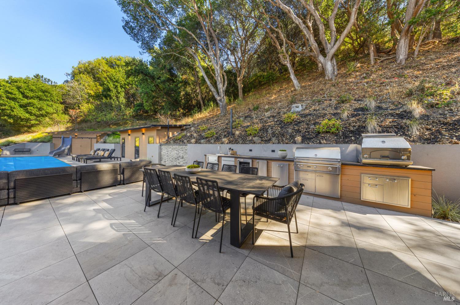 Detail Gallery Image 66 of 76 For 3 Trestle Glen Cir, Tiburon,  CA 94920 - 6 Beds | 6/2 Baths