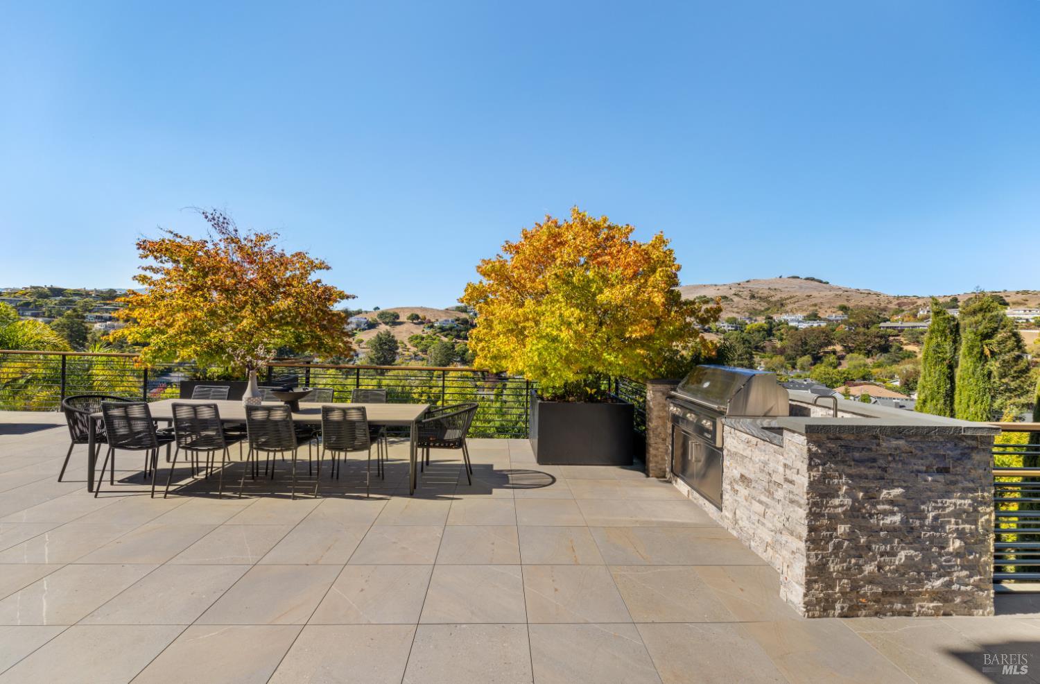 Detail Gallery Image 58 of 76 For 3 Trestle Glen Cir, Tiburon,  CA 94920 - 6 Beds | 6/2 Baths