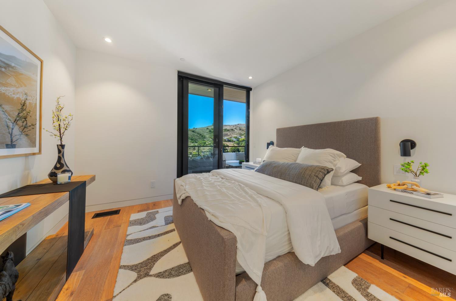 Detail Gallery Image 42 of 76 For 3 Trestle Glen Cir, Tiburon,  CA 94920 - 6 Beds | 6/2 Baths