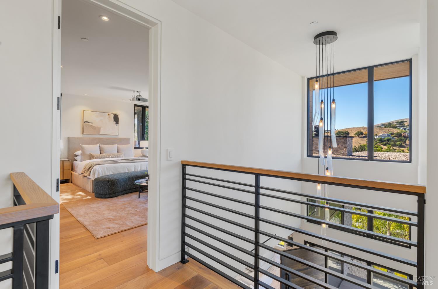 Detail Gallery Image 31 of 76 For 3 Trestle Glen Cir, Tiburon,  CA 94920 - 6 Beds | 6/2 Baths